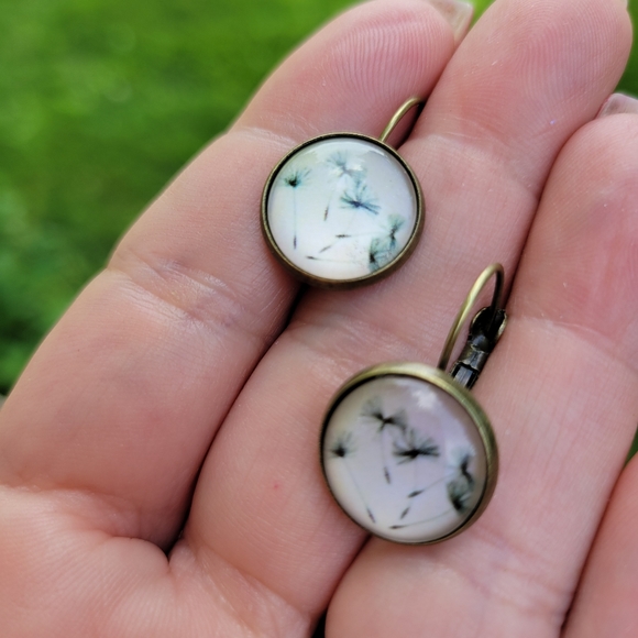 💥LAST ONE💥Make a Wish Dandelion Seed Earrings, antiqued bronze - Picture 5 of 5